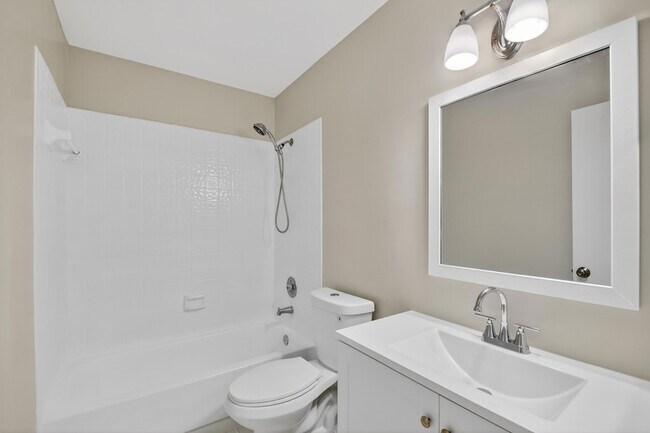 Building Photo - 484 Springdale Cir