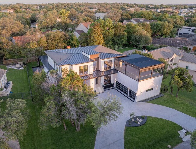 Building Photo - 614 Robin Dale Dr