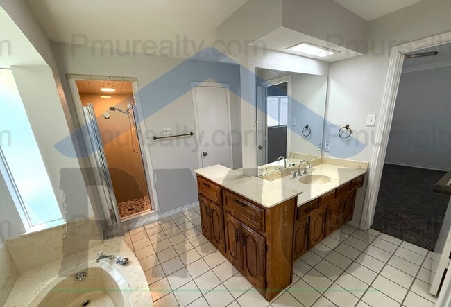 Building Photo - AVAILABLE NOW!!! Beautiful 3/2/2 house located in the desirable DeSoto area