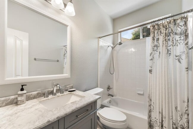 Building Photo - 1107 Hollybrook Cove