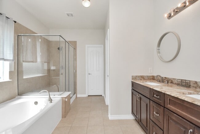 Building Photo - 2703 Lakecrest River Dr