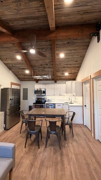 Building Photo - 1807 Creekwood Dr