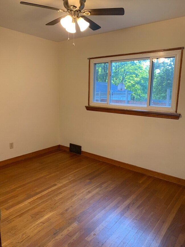 Building Photo - 8986 King Graves Rd NE