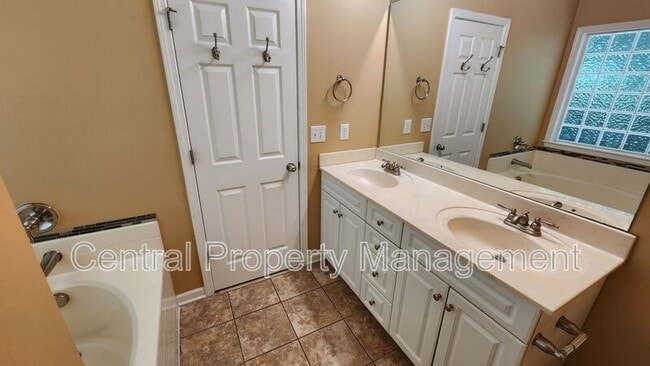 Building Photo - 824 Willet Ct