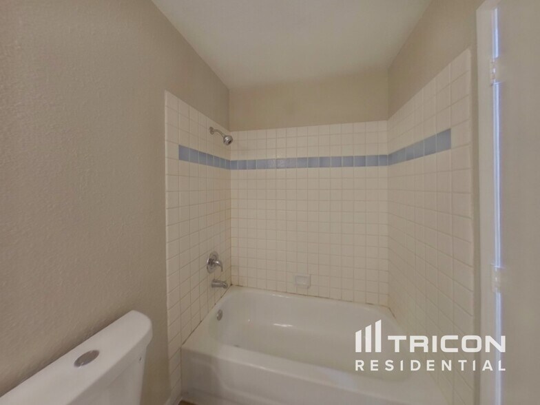 Building Photo - 1117 N Rainbow Meadows Dr