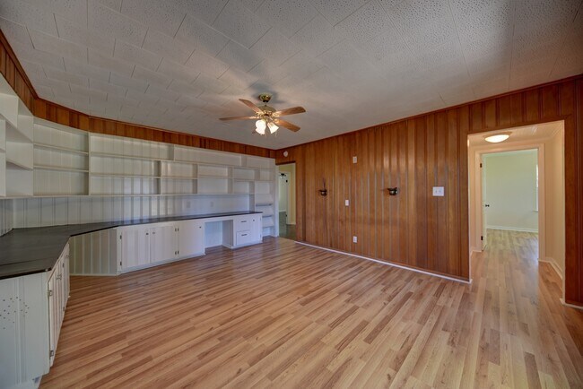 Building Photo - 415 Silliman St