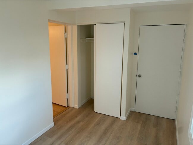 Building Photo - 5555 N Mango Ave