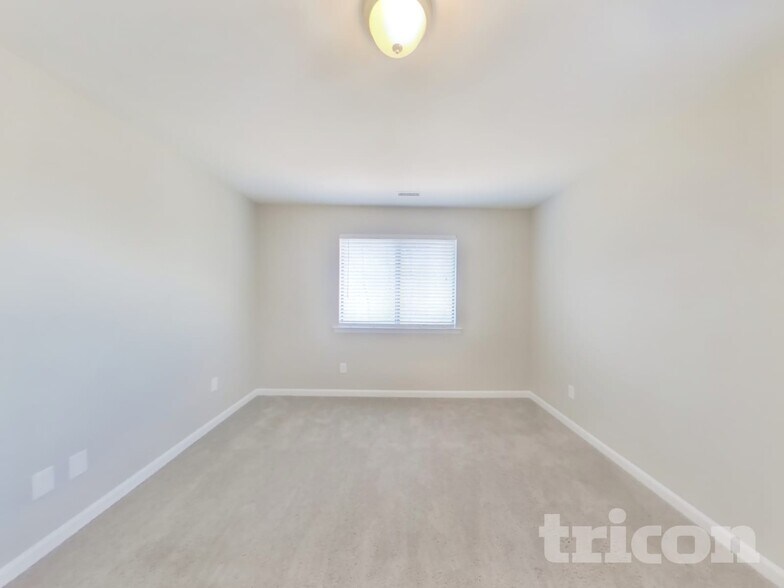 Building Photo - 2405 Ravine Dr
