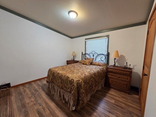 Building Photo - 708 Town Creek Rd