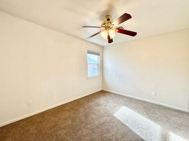 Building Photo - Cozy Brick Ranch in Norfolk!