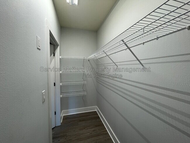 Building Photo - 914 E Wright St
