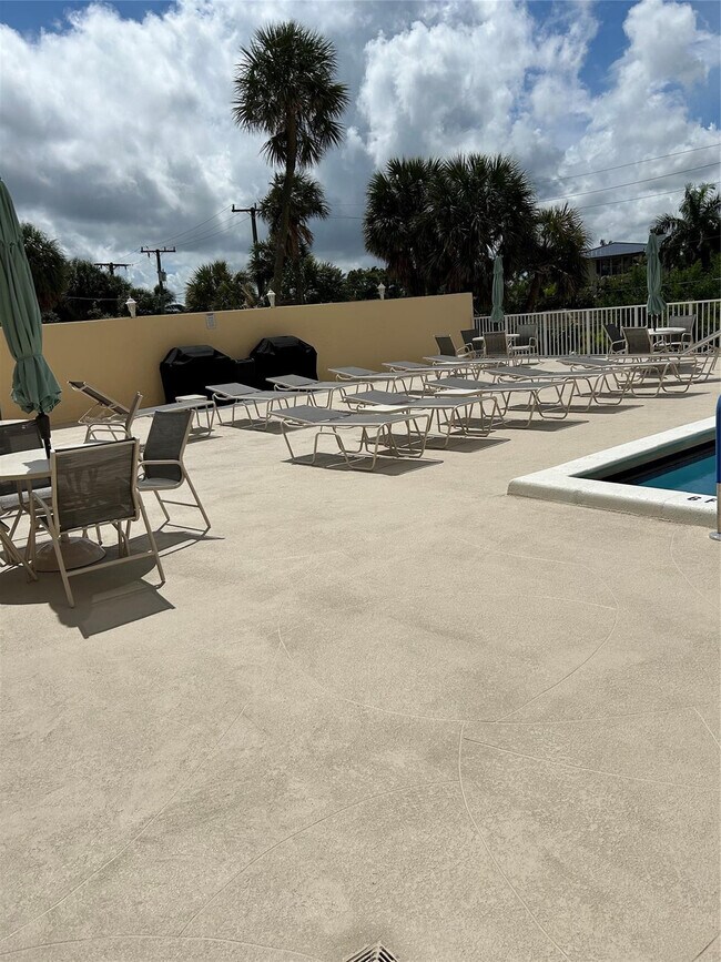 Building Photo - 1200 Hibiscus Ave