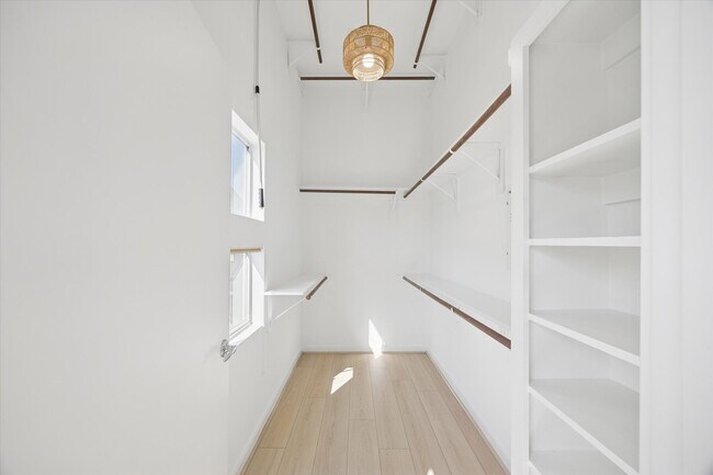 Building Photo - 5313 Lillian St