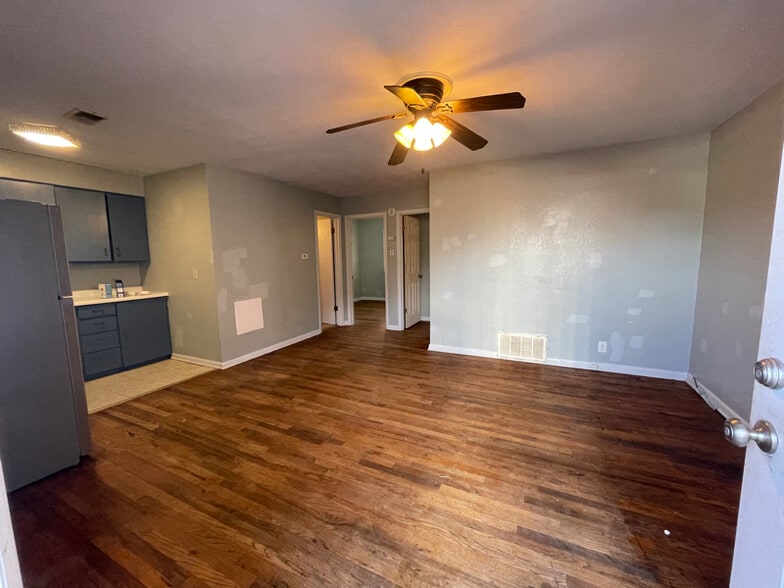 Building Photo - 414 E Madison St