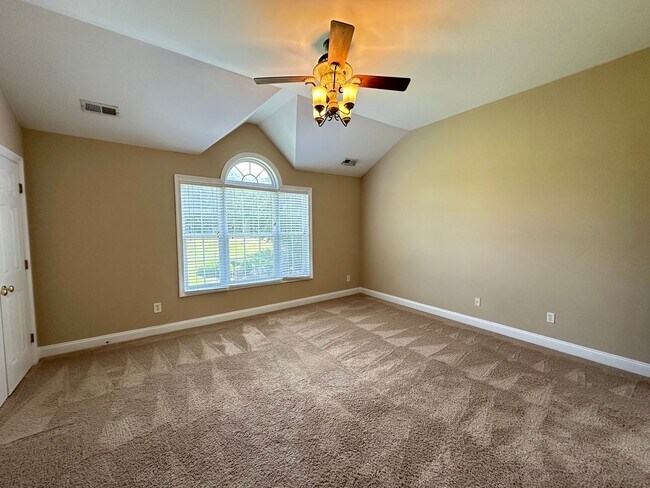 Building Photo - 6378 Clubside Dr