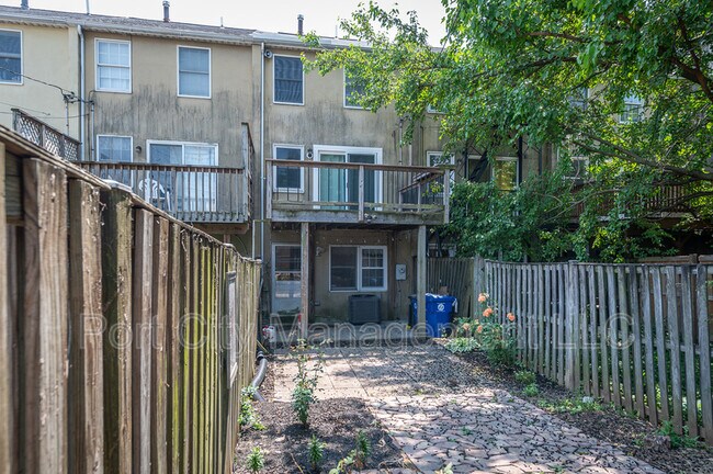 Building Photo - 2110 E Fairmount Ave