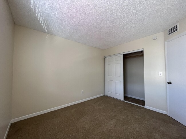 Building Photo - 1017 Washington Cir