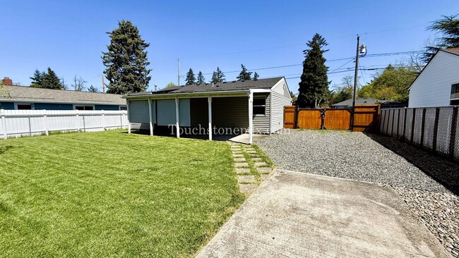 Building Photo - Beautifully Remodeled Home in Near Powell ...