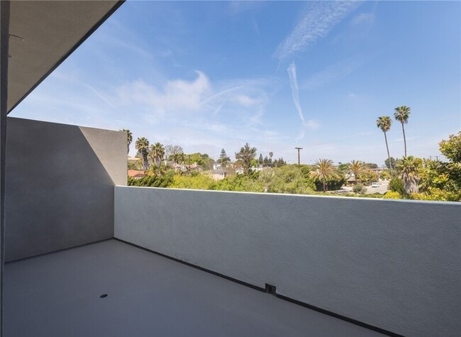 Building Photo - 617 Aviation Way
