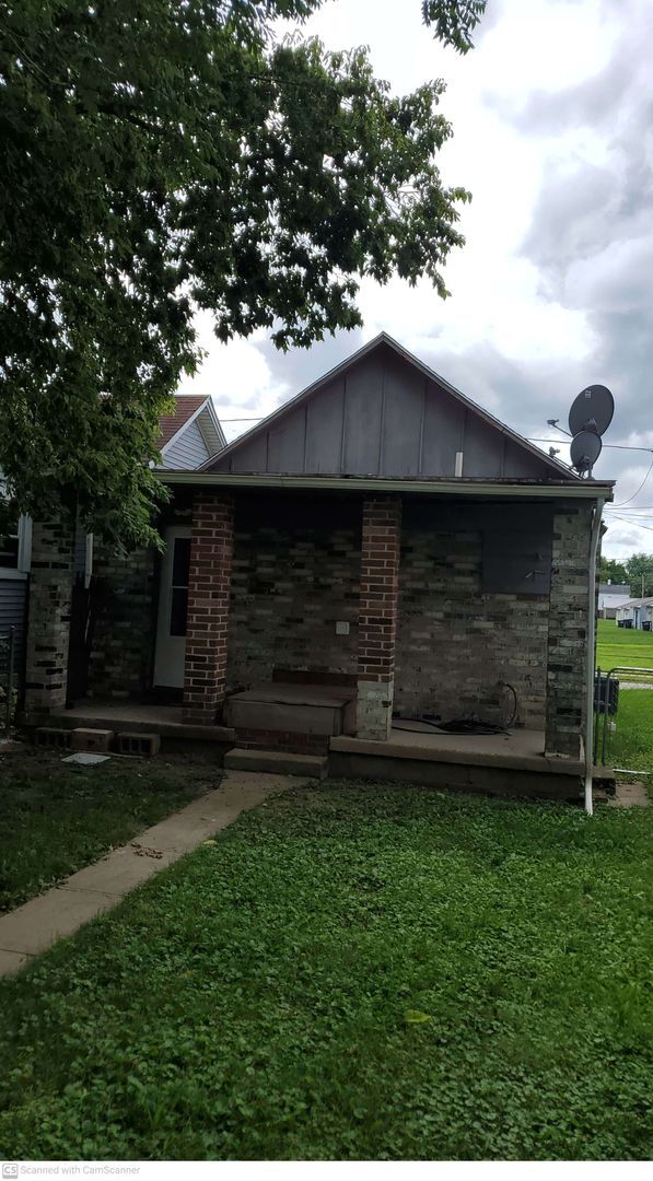 Building Photo - Beautifully Renovated 2 Bed, 1 Bath with AC!
