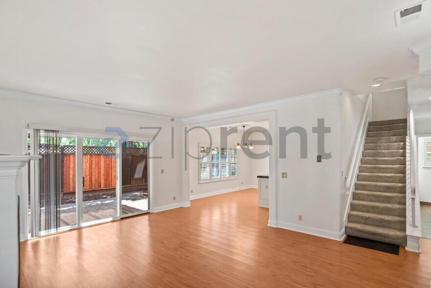 Building Photo - Unit