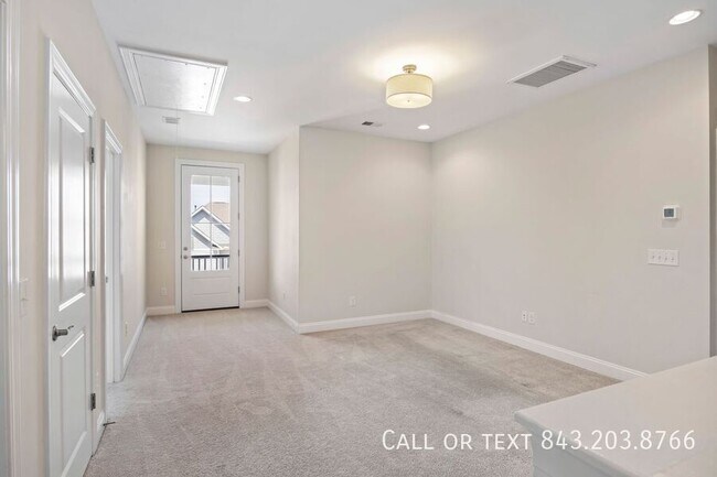Building Photo - 2219 Midden Dr