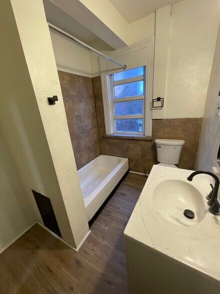 Building Photo - 7307 Idlewild St