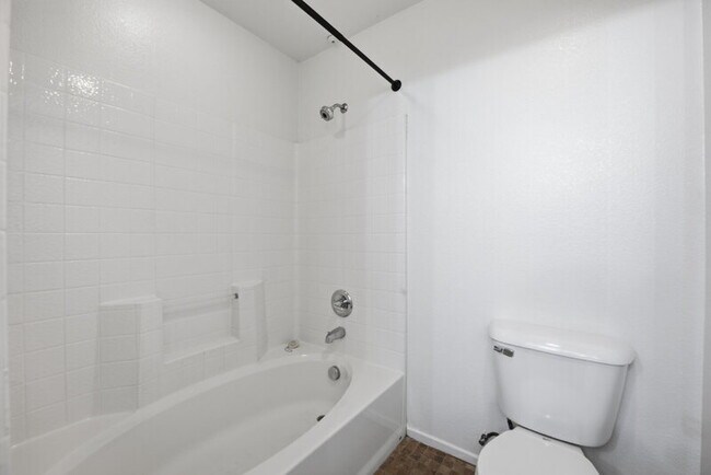 Building Photo - 2175 Caminito Leonzio