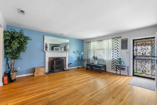 Building Photo - Spacious, Remodeled 3-Bedroom Home in Quie...