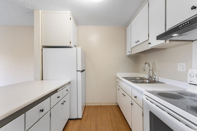 Building Photo - 1327 Webster St
