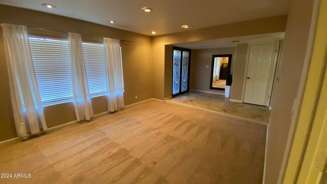 Building Photo - 6823 W Union Hills Dr