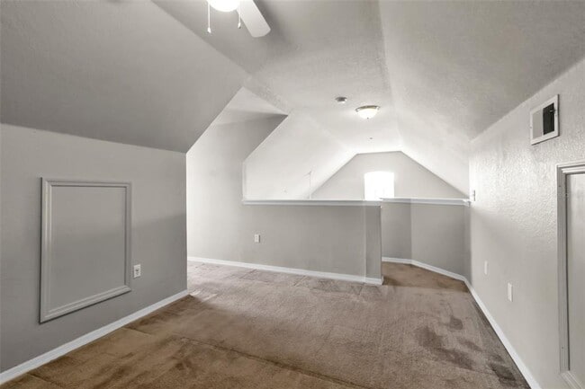 Building Photo - 5541 Rosehill Rd