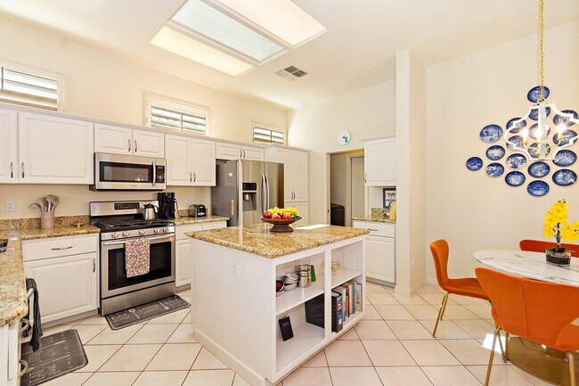 Building Photo - 37948 Breeze Way