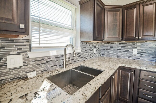 Building Photo - 18723 Lippizaner Dr