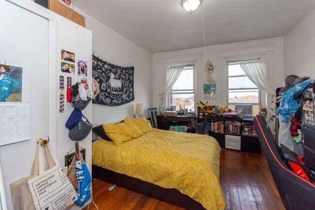 Building Photo - Allston 2 BR Apartment - 9/1/26