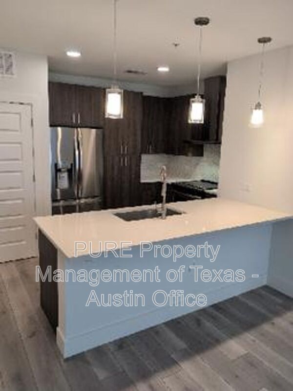 Building Photo - 2213 Poquito St