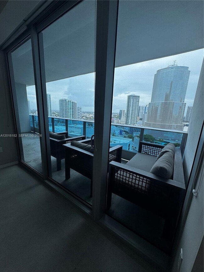 Building Photo - 200 Biscayne Blvd Way