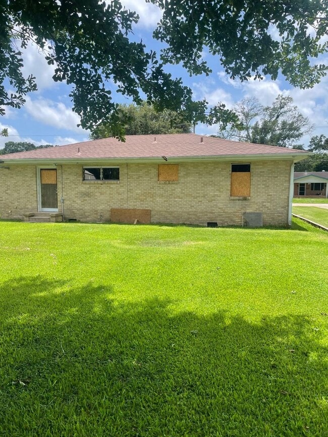Building Photo - 2 Bedroom House in New Iberia