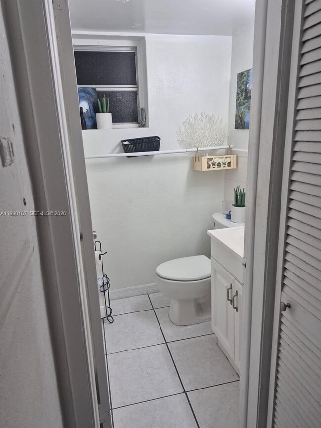 Building Photo - 11 SW 32nd Ave