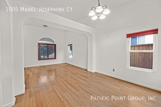 Building Photo - 1005 Mabel Josephine Ct