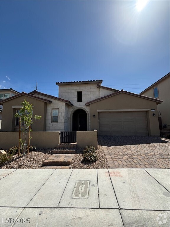 Building Photo - 11831 Giroma Ave