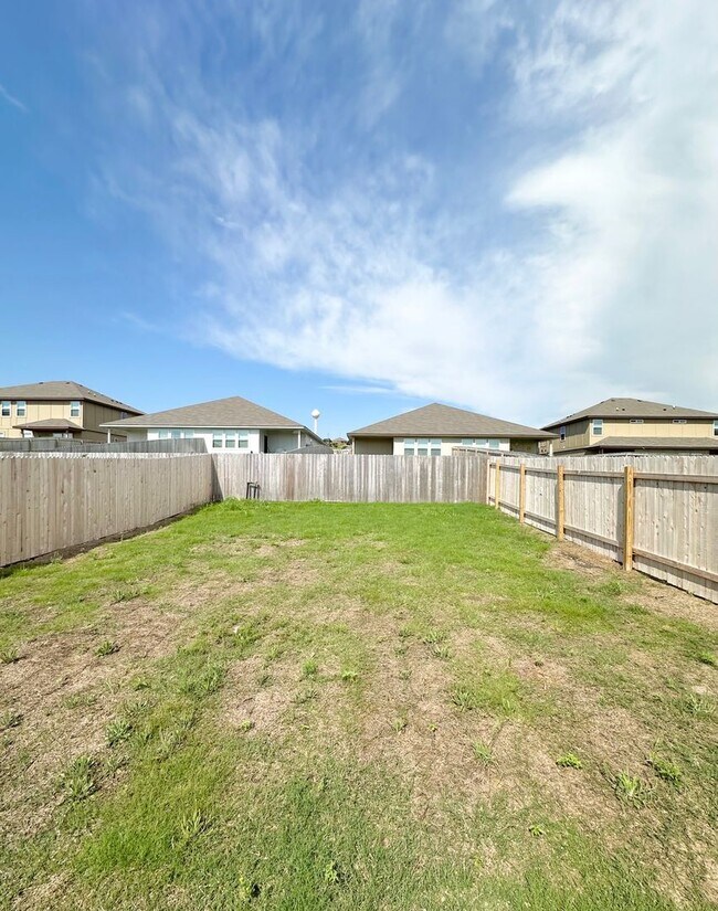 Building Photo - 506 Lost Trl