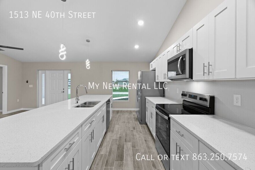 Building Photo - 1513 NE 40th St