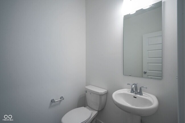 Building Photo - 9085 Summerton St