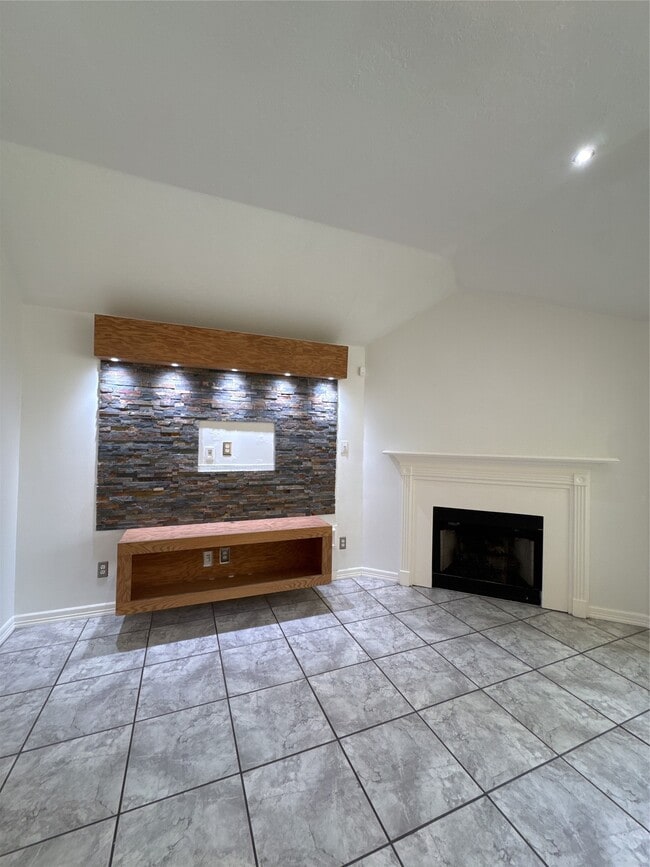 Building Photo - 3210 Woodcreek Glen Ln