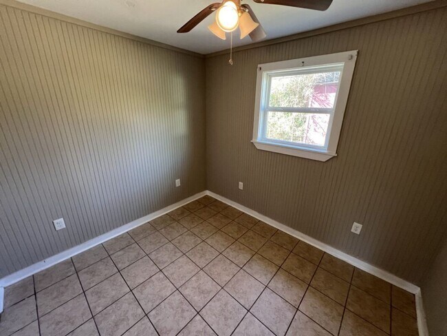 Building Photo - 5863 Denova St