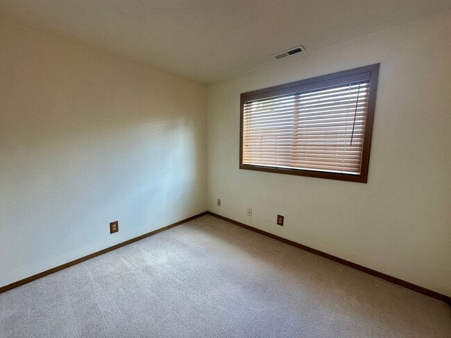 Building Photo - Three Bedroom Home in Keizer with a Puttin...