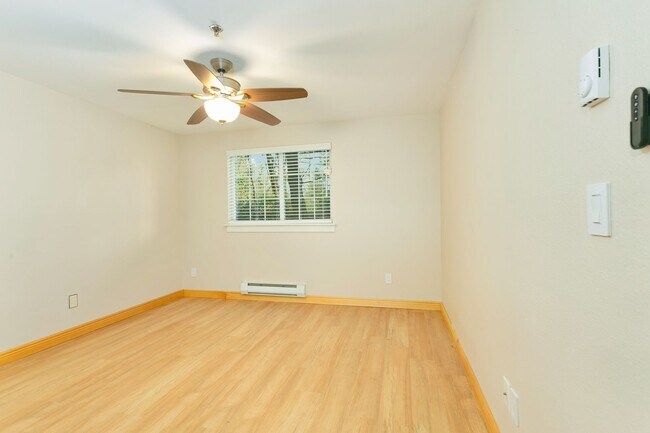 Building Photo - Cozy 2 bedroom, 2 bathroom condo- Federal Way Area