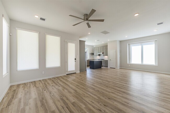 Building Photo - 2123 Rosewood Pnes Ln