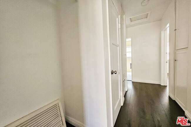 Building Photo - 15106 San Jose St